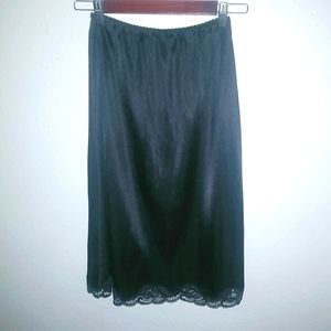 Charnos U.K. M Black Lace Trimmed 3/4 Half Slip